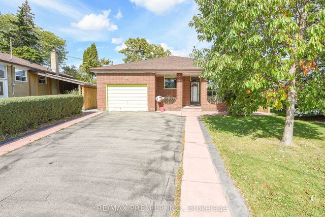 35 Taysham Crescent, Toronto W10