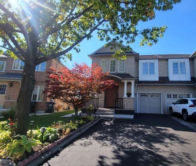 72 Starhill Crescent, Brampton
