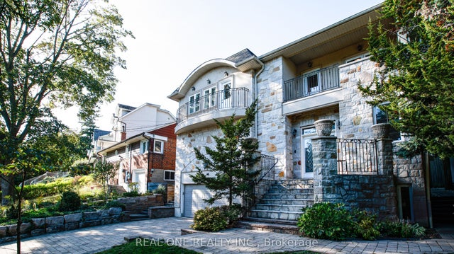 38 Stonegate Road, Toronto W07