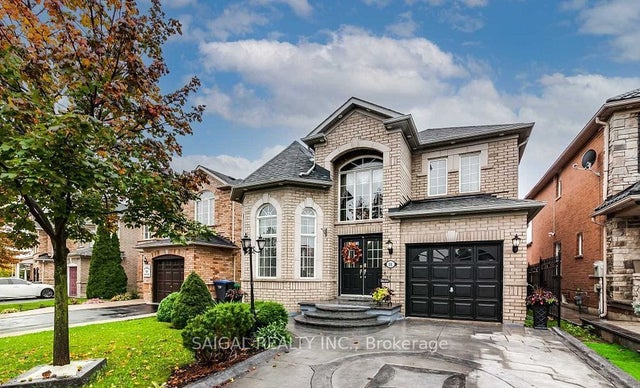 86 Queen Mary Drive, Brampton