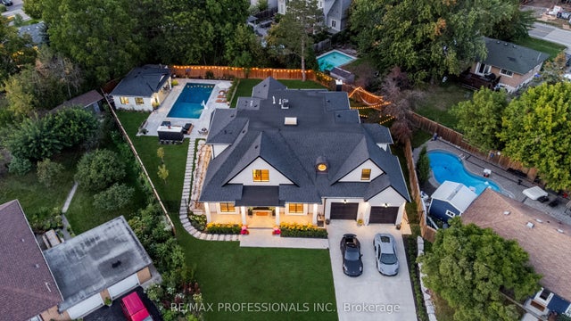 583 Weir Avenue, Oakville
