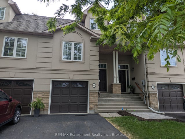 65 Fairwood Place, Burlington