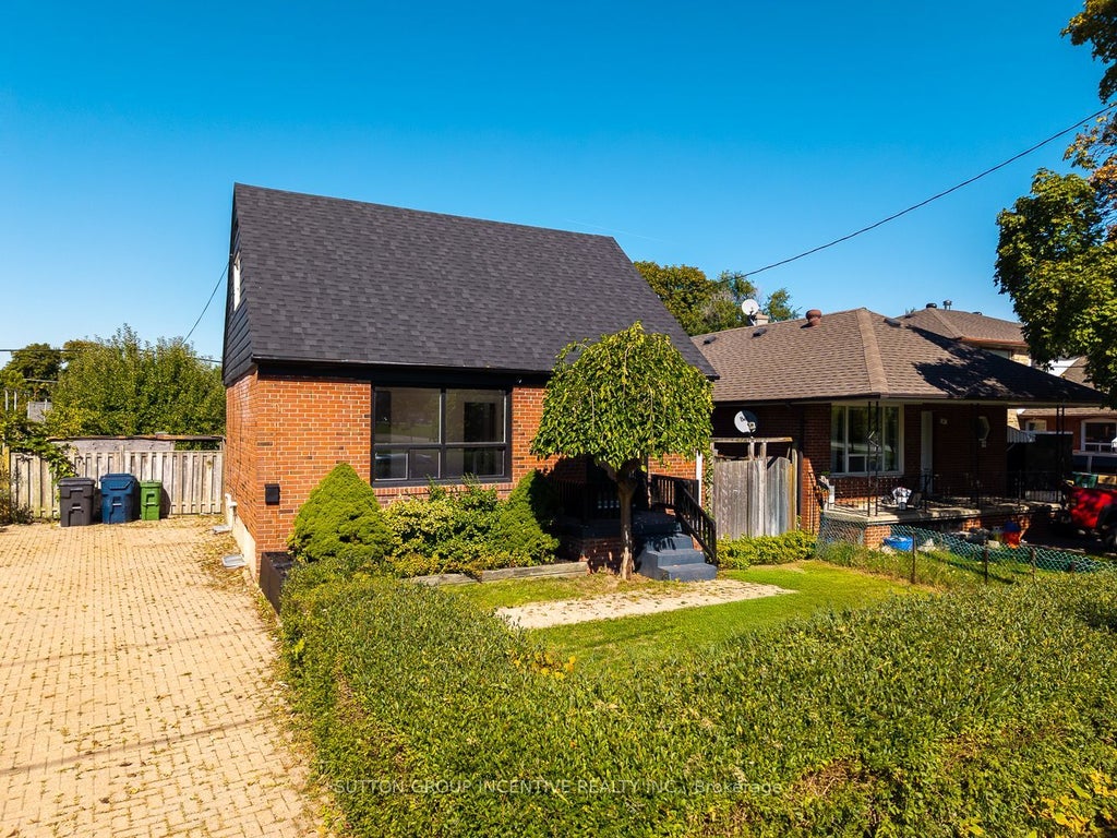 65 Barrhead Crescent, Toronto W10