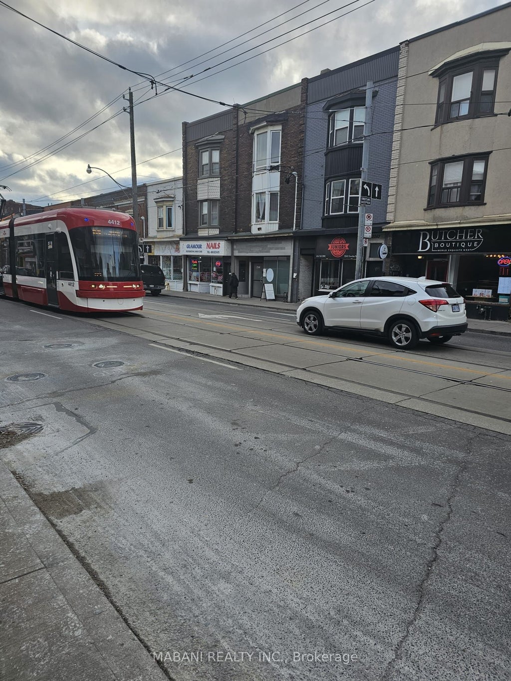 2239 Dundas Street W, Toronto W01