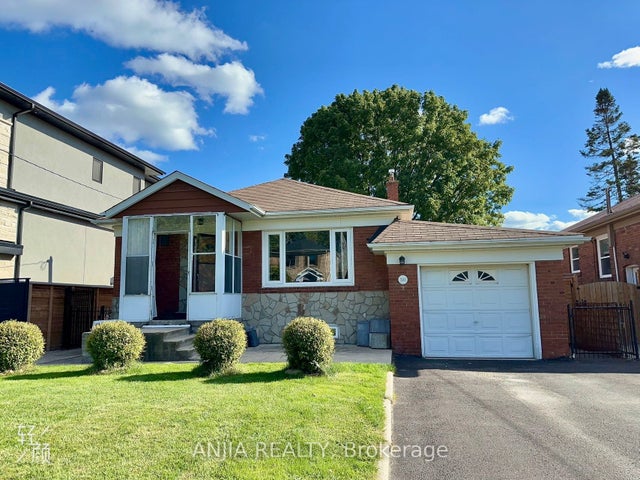 203 Van Dusen Boulevard, Toronto W08