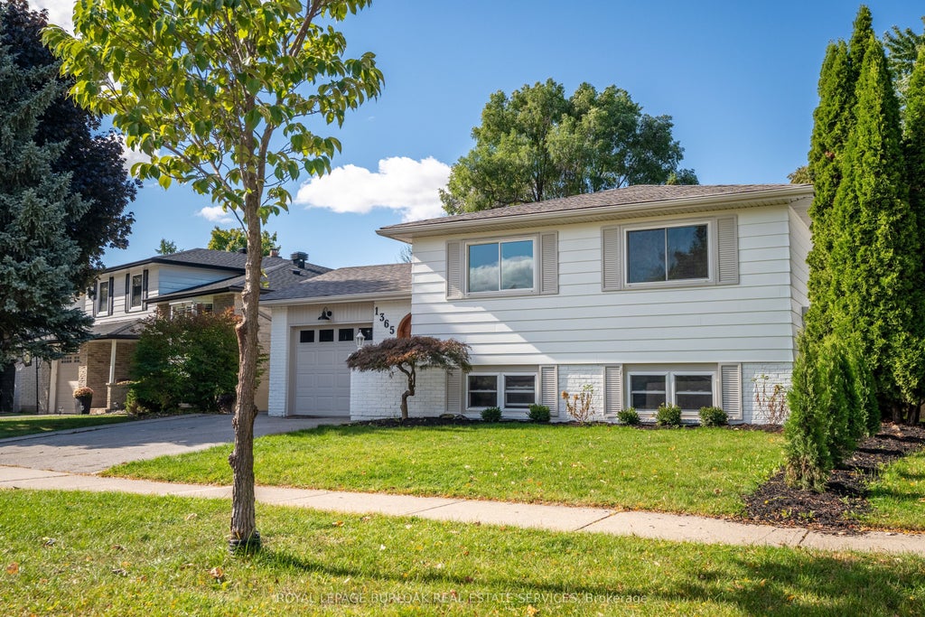 1365 Janina Boulevard, Burlington