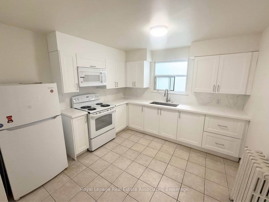 237 Lakeshore Road E 3, Mississauga