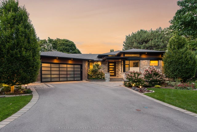 18 Plumbstead Court, Toronto W08