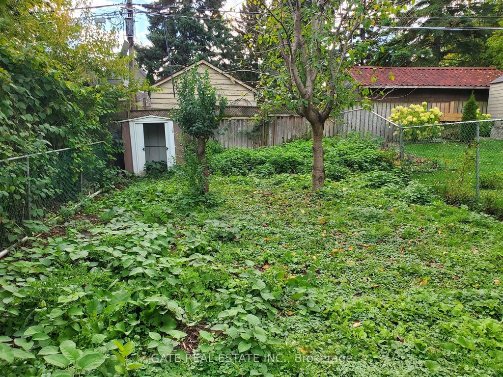 27 Lambton Avenue, Toronto W03