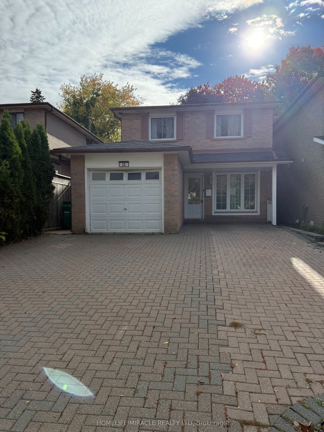 32 Barrington Crescent, Brampton