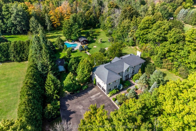 4220 Ennisclare Drive, Milton