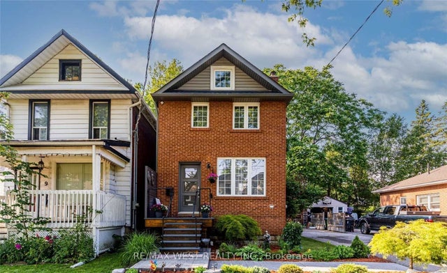 92 Lake Crescent, Toronto W06