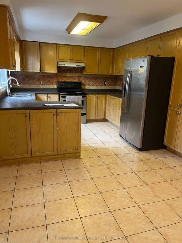 18 Egypt Drive, Brampton