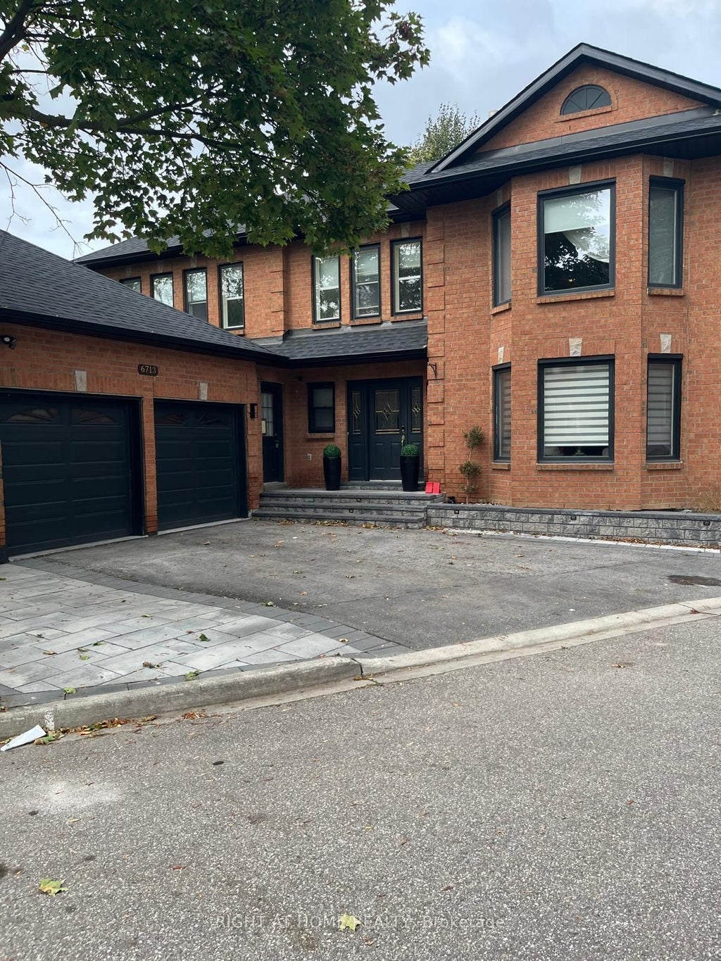 6713 Mockingbird Lane Upper, Mississauga