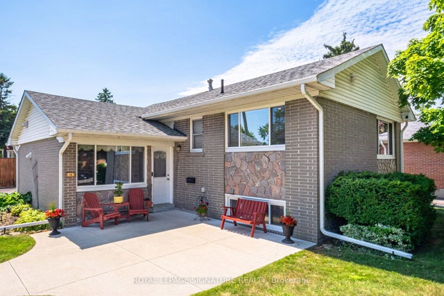 24 Lesbury Avenue, Brampton