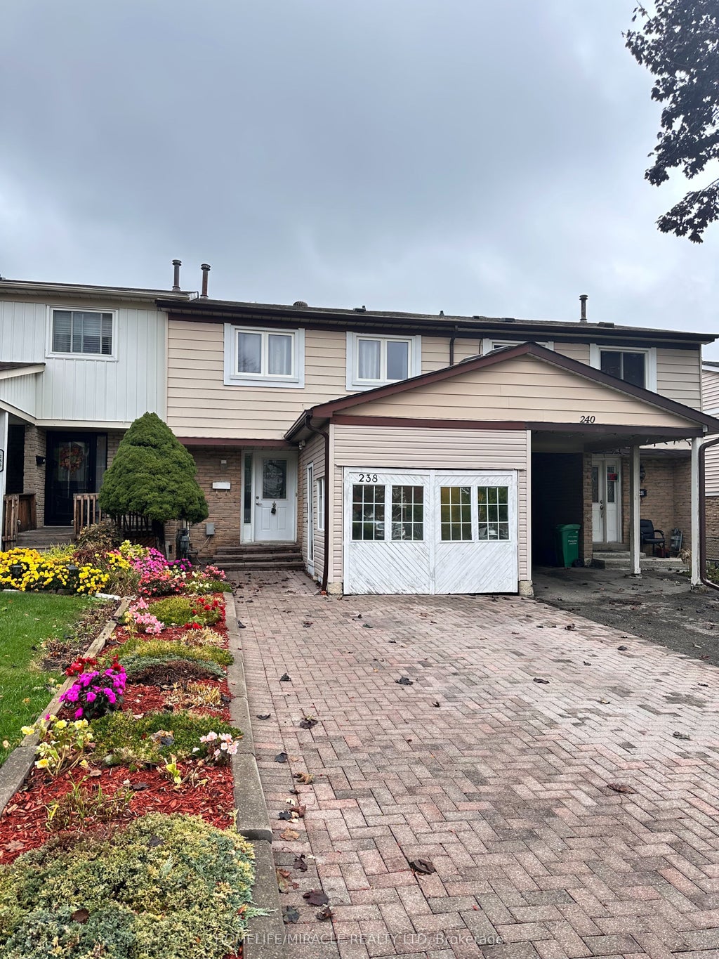 238 Royal Salisbury Way, Brampton