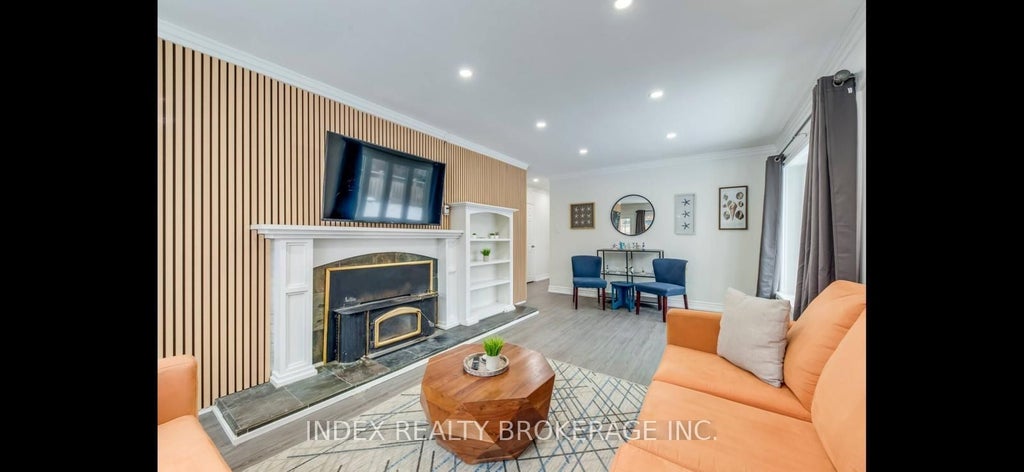 22 Sora Boulevard W, Mississauga