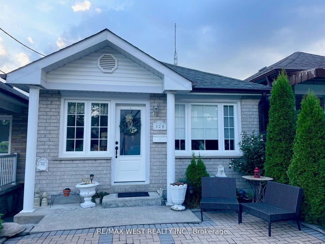328 Caledonia Road Lower, Toronto W03
