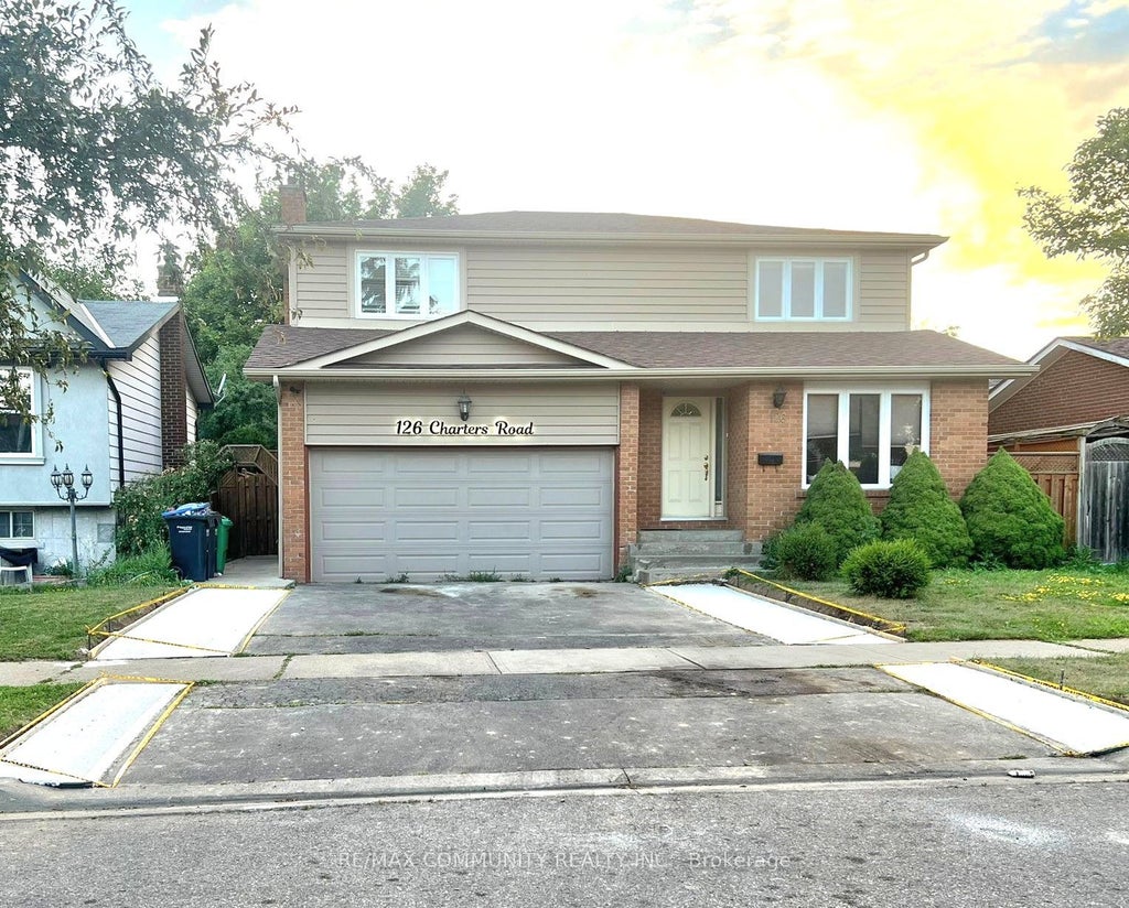 126 Charters Road Main, Brampton