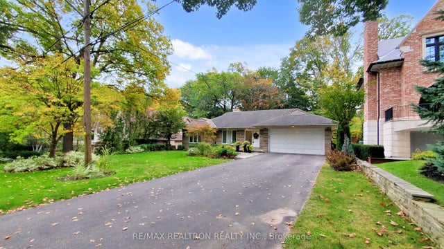 15 Edenbridge Drive, Toronto W08