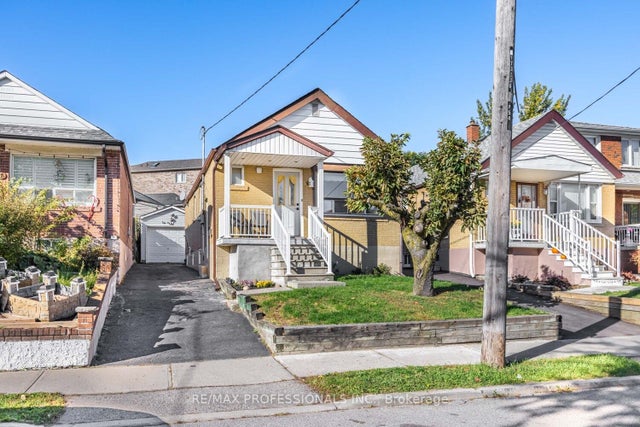 54 Holmesdale Crescent, Toronto W03
