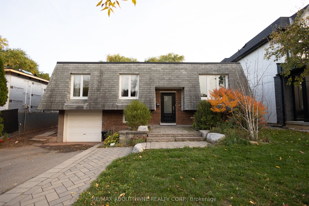 2424 Yolanda Drive, Oakville