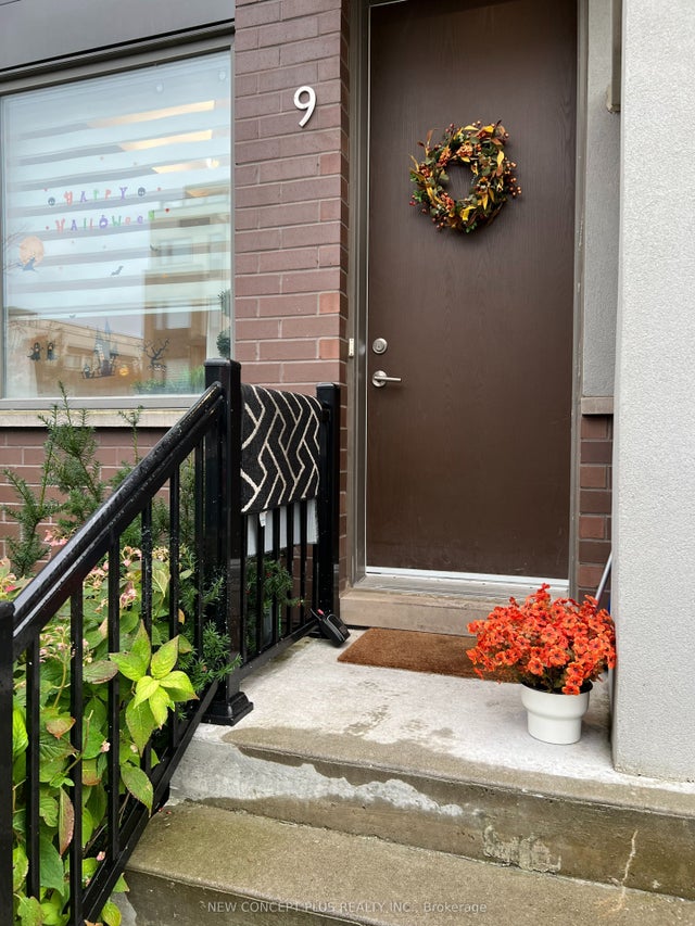 9 Thomas Mulholland Drive, Toronto W05