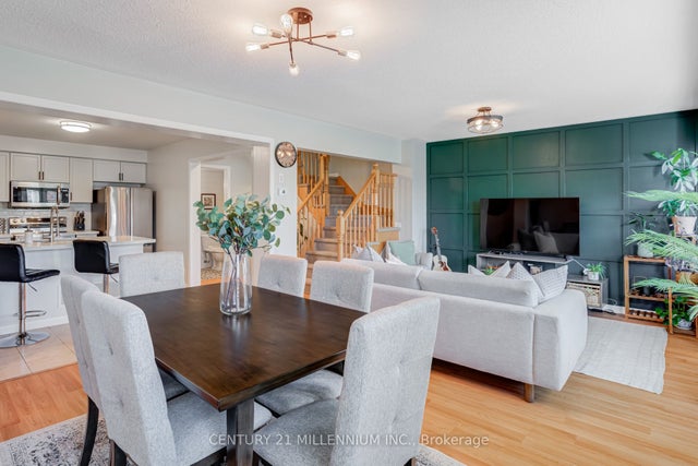 914 Ambroise Crescent, Milton