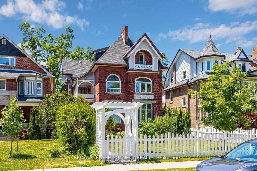 178 High Park Avenue 3, Toronto W02