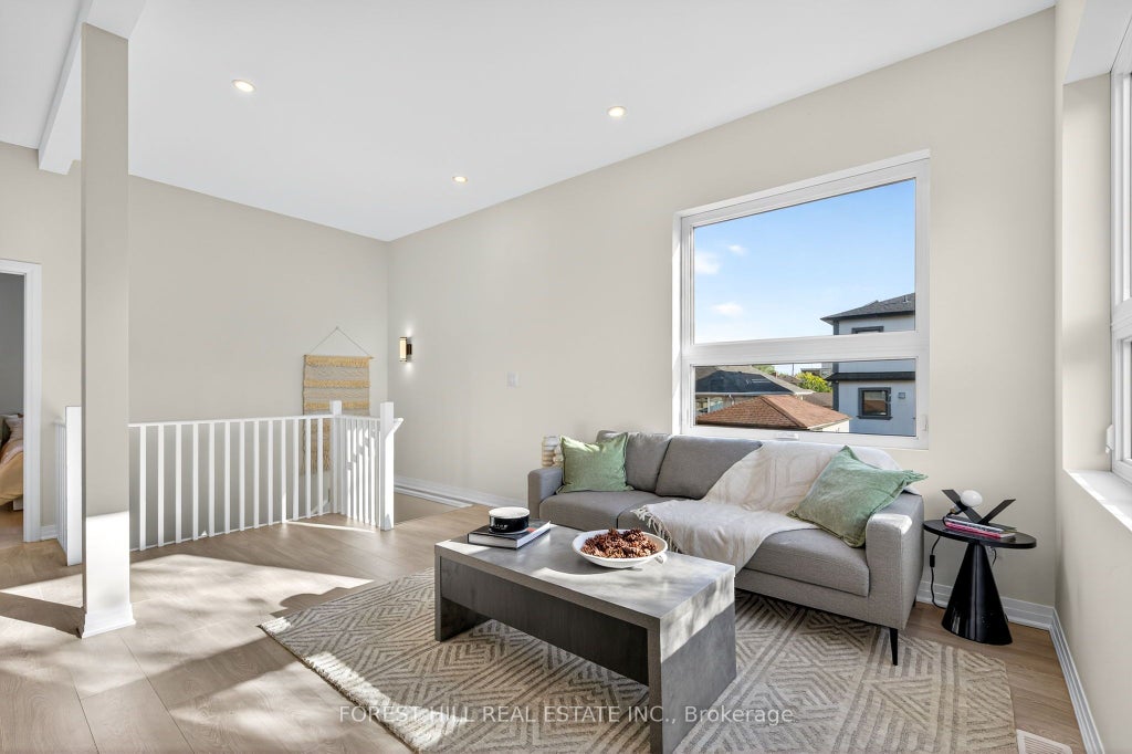 31 Harrow Drive R, Toronto W04