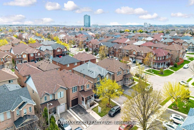 36 Roxton Crescent N, Brampton