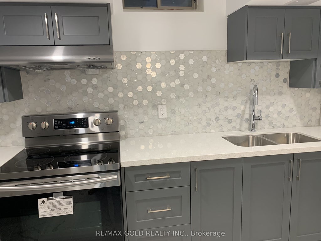 9 Dopp Crescent, Brampton