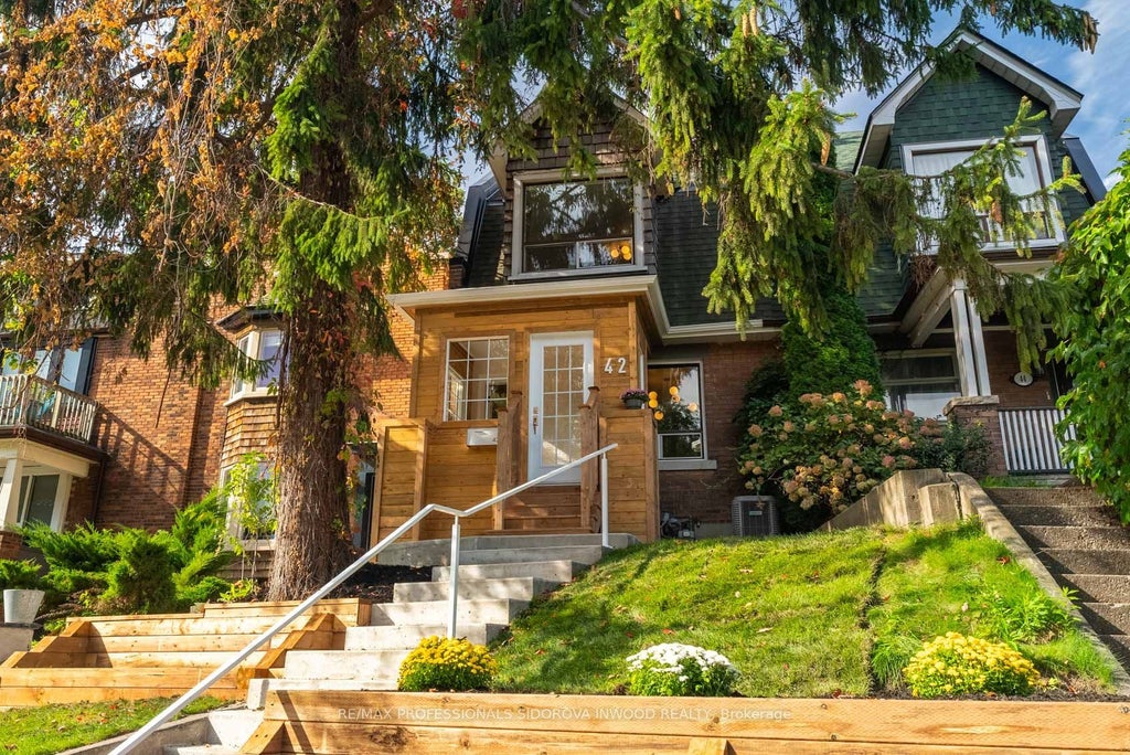 42 Indian Road, Toronto W01
