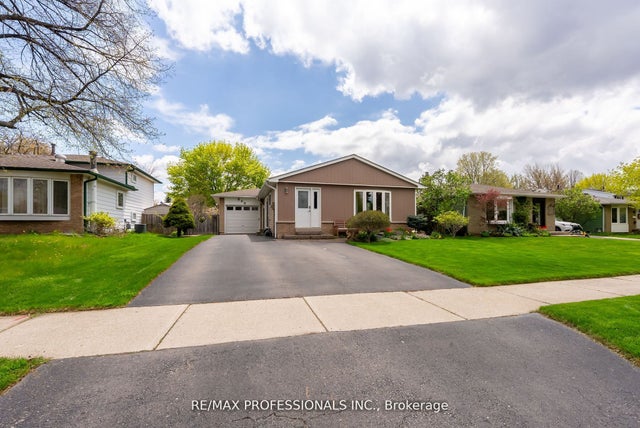 868 Governors Court, Milton