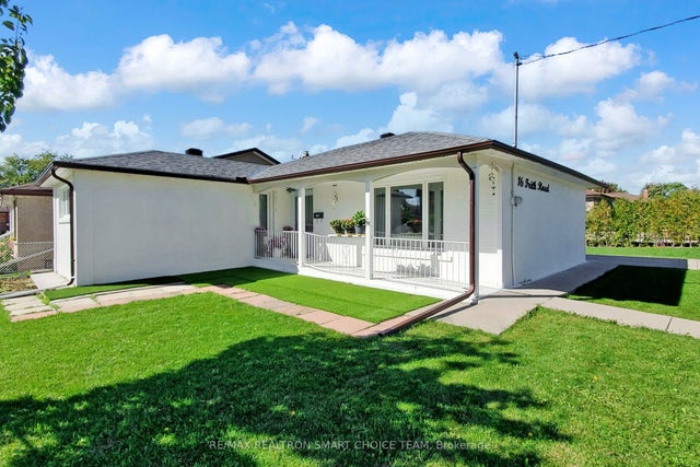 16 Frith Road, Toronto W05