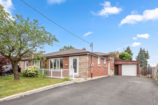 84 Goldsboro Road, Toronto W05