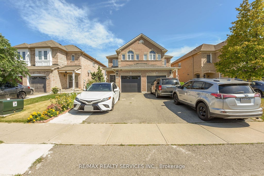172 Native Landing Crescent Upper, Brampton