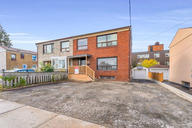 3032 Keele Street, Toronto W05