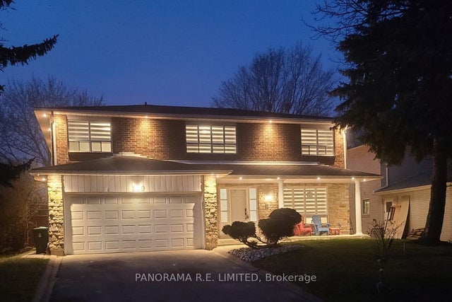 100 Poplar Heights Drive, Toronto W08