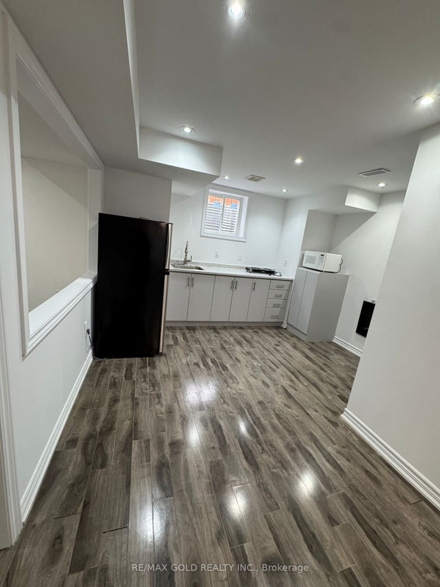 80 Dredge Court Bsmt, Milton