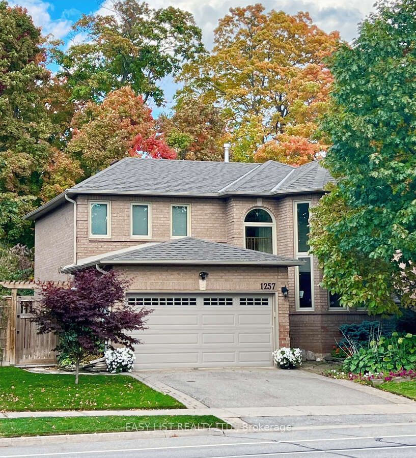 1257 Mccraney Street E, Oakville