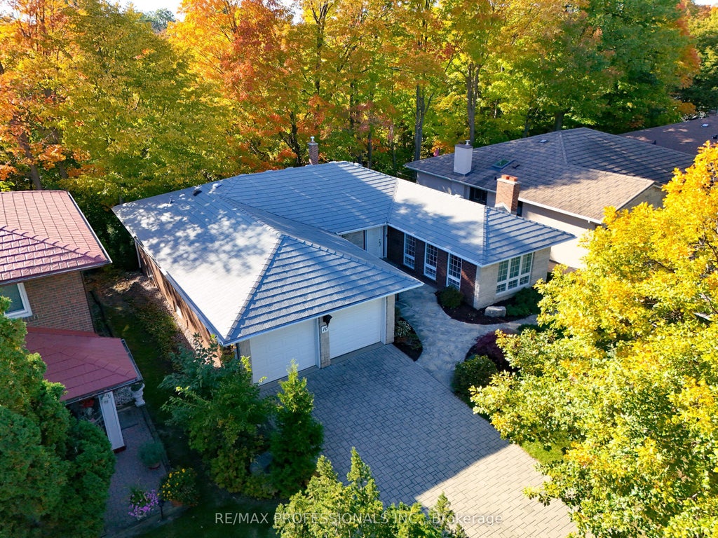 10 Neilor Crescent, Toronto W08