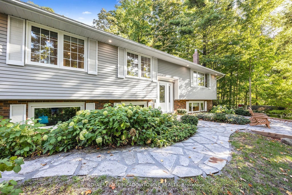 106 Campbell Avenue E, Milton