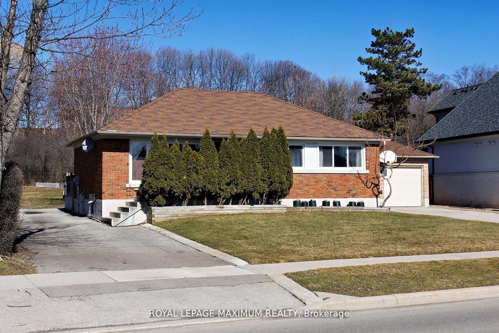 149 Leighland Avenue, Oakville