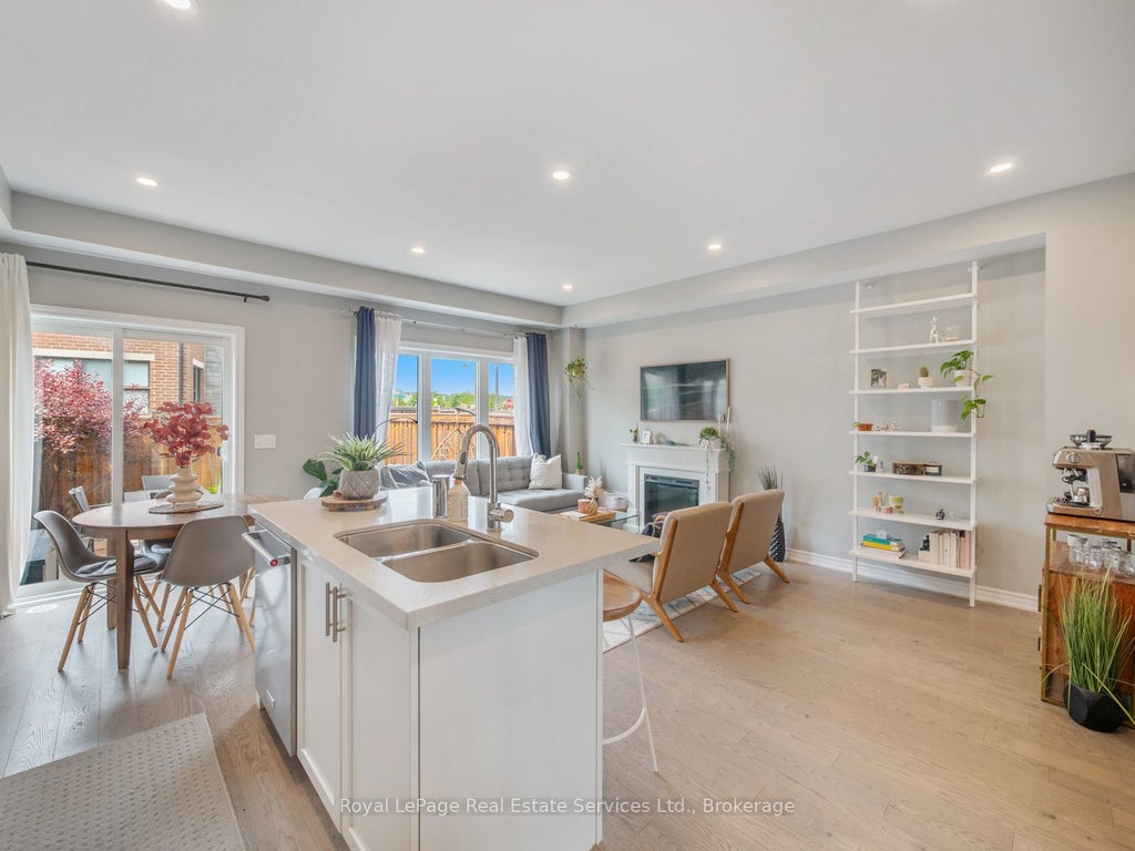 431 Athabasca Common, Oakville