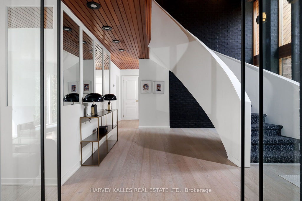 30 Neilor Crescent, Toronto W08