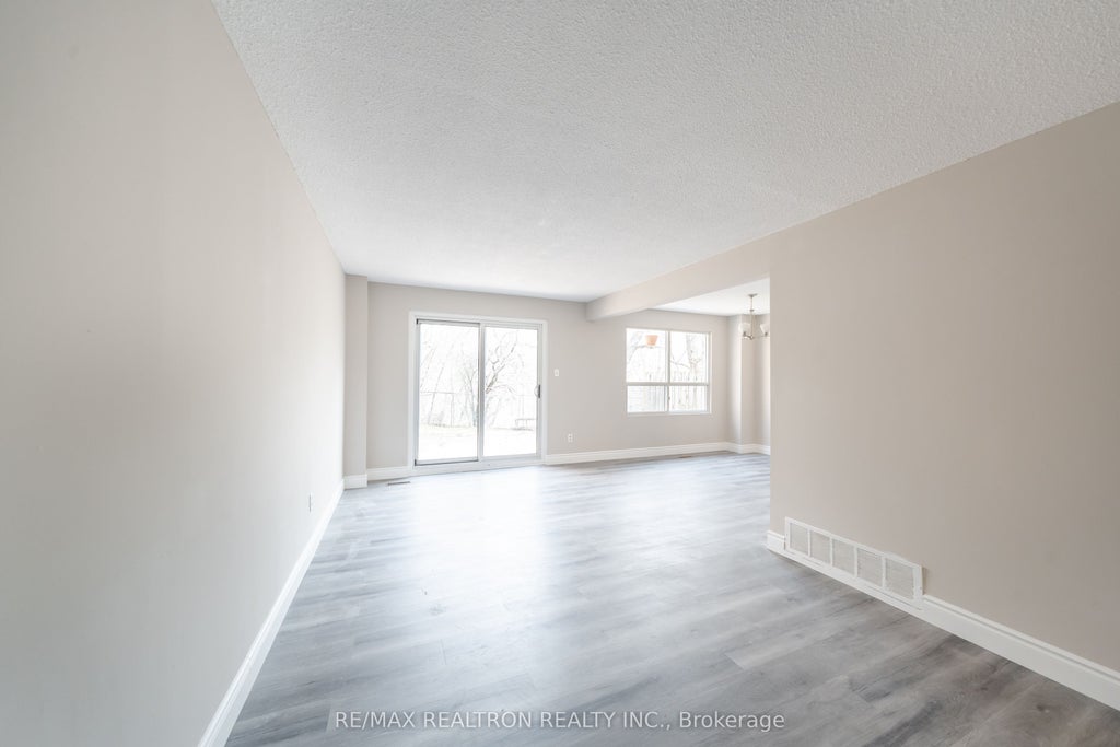 1247 White Oaks N/a, Oakville