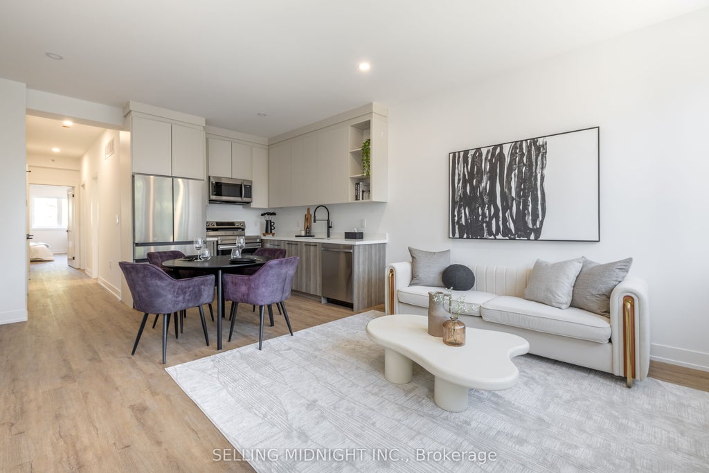 82 Ash Crescent 2, Toronto W06