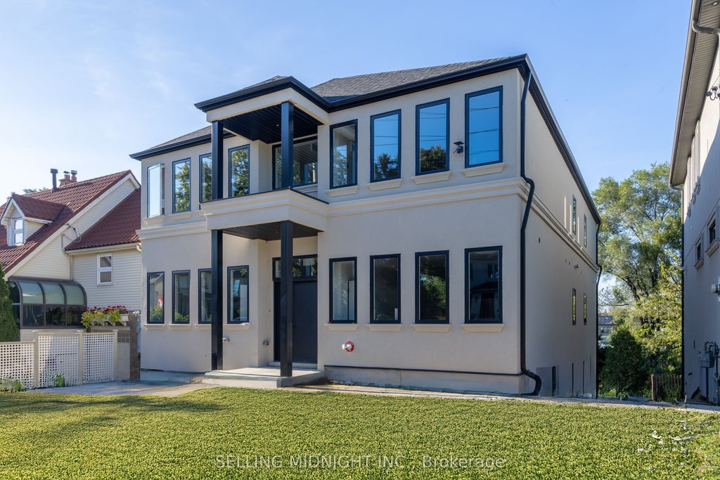 82 Ash Crescent 4, Toronto W06