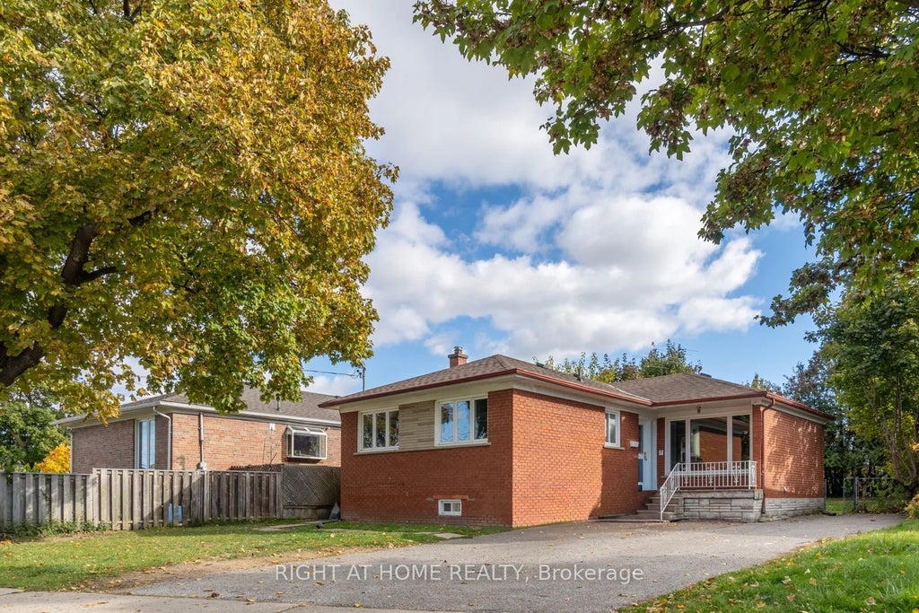 7 Westhumber Boulevard 7a, Toronto W10